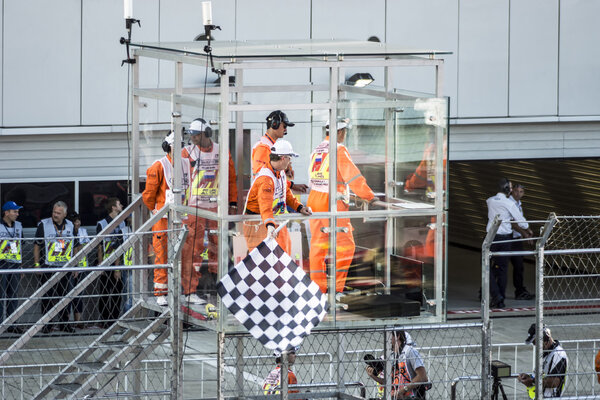 Первый Гран-при России в клетчатом флаге
.