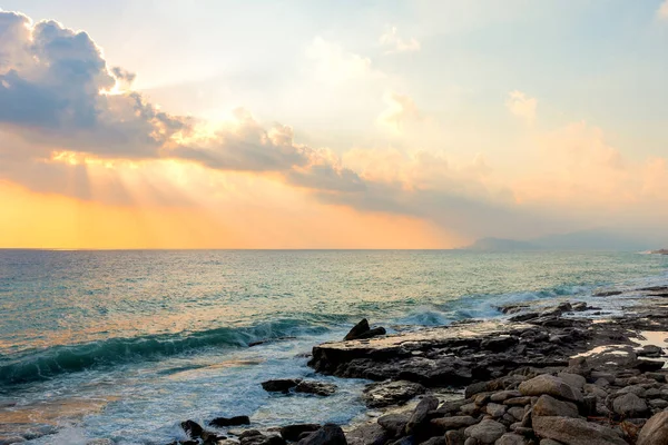 Medelhavets Kustlinje Soliga Mahmutlar Vid Solnedgången Turkiet — Stockfoto