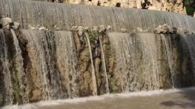 Gairaut Şelalesi 'nin suyu Fransa' nın Alpes-Maritimes bölgesindeki Gairaut köyünde, pitoresk bir şelaledir..