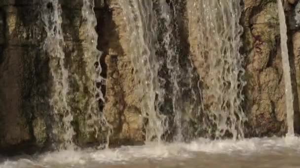 Νερό Του Καταρράκτη Gairaut Ένα Γραφικό Καταρράκτη Στο Χωριό Gairaut — Αρχείο Βίντεο