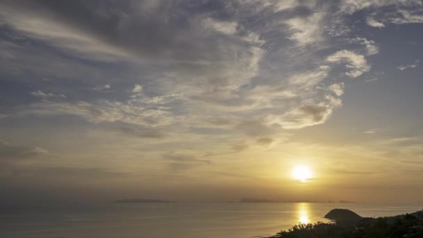 Coucher Soleil Sur Mer Avec Des Nuages Mouvement Ciel Brûlant — Video