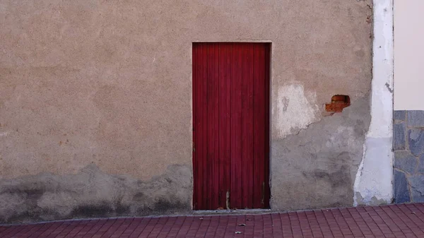 Cephede Klasik Kırmızı Ahşap Kapı — Stok fotoğraf