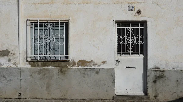 Kırsal Cephesinde Kapı Pencere — Stok fotoğraf