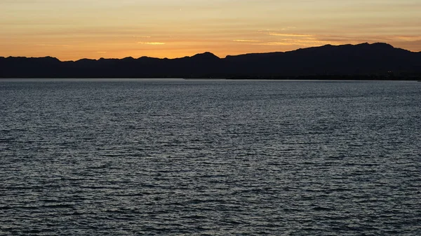 Puesta Sol Sobre Las Montañas Mar —  Fotos de Stock