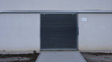 sürgülü endüstriyel metal kapı