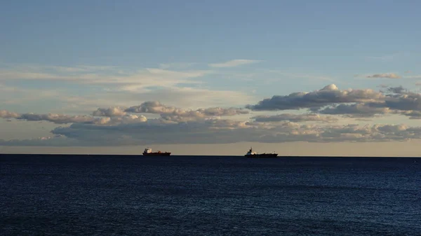 Oljetankfartyg Vid Vattenhorisonten — Stockfoto