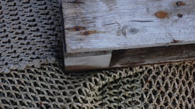 Arkaplan olarak ahşap ve ağ