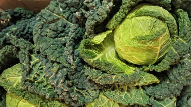 Sebze pazarında lahana.