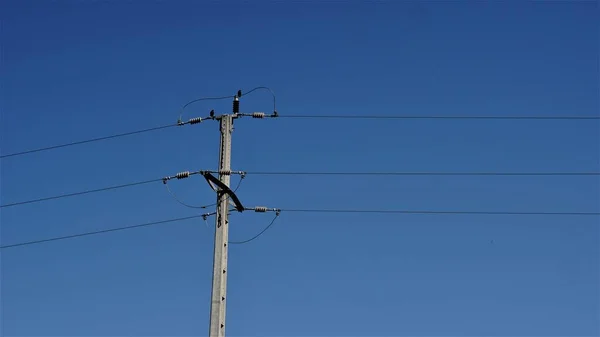 Poste Elétrico Contra Céu Azul — Fotografia de Stock