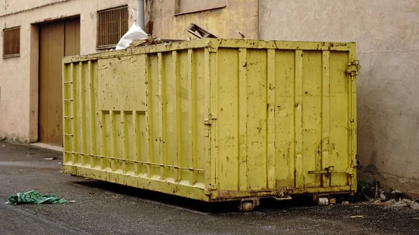 Contenedor Completo Residuos Industriales Amarillos — Foto de Stock