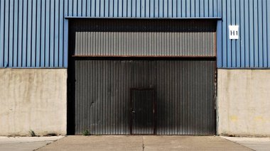 Büyük metal depo kapısı arka planı