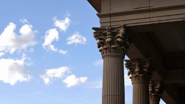 Colonnes Corinthiennes Contre Ciel Nuageux — Photo