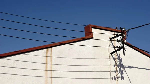 Elektrokabel Fassade Einer Industriehalle Hängen — Stockfoto