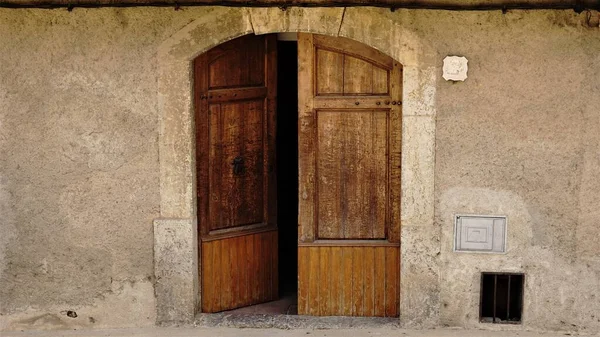 Rustic Two Leaf Wooden Door — Stock Photo, Image