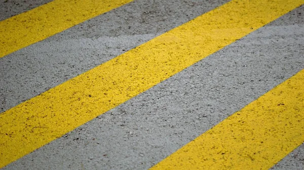 Yellow Striped Stripe Concrete — Stockfoto