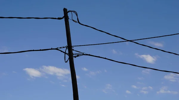 Mast Mit Kabeln Gegen Den Himmel — Stockfoto