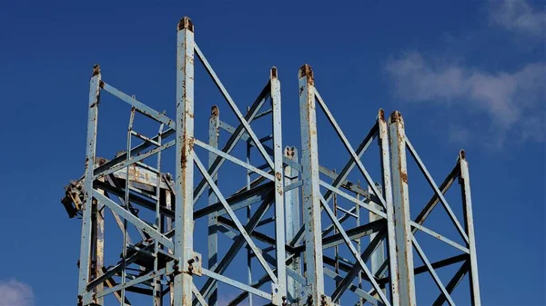 Grande Struttura Metallica Contro Cielo — Foto Stock