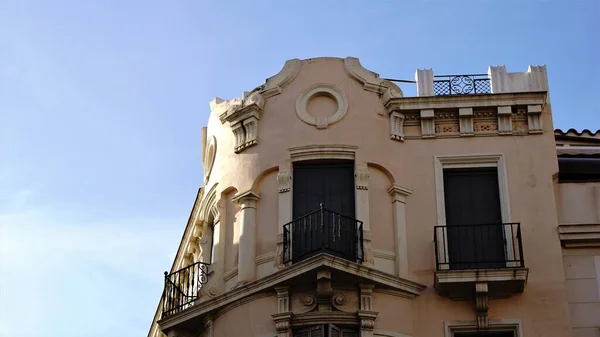 Fachada Telhado Casa Imponente Contra Céu — Fotografia de Stock