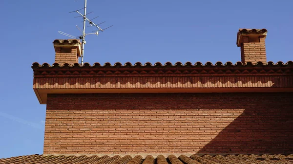 Fachada Telhado Tijolo Contra Céu — Fotografia de Stock