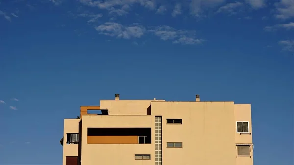 Beige Building Facade Blue Sky — Stok fotoğraf