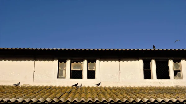 Fachada Armazém Industrial Abandonado Contra Céu — Fotografia de Stock