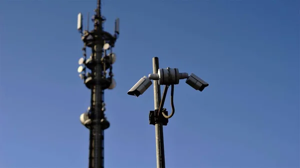 Telecamere Sicurezza Antenna Telecomunicazioni — Foto Stock