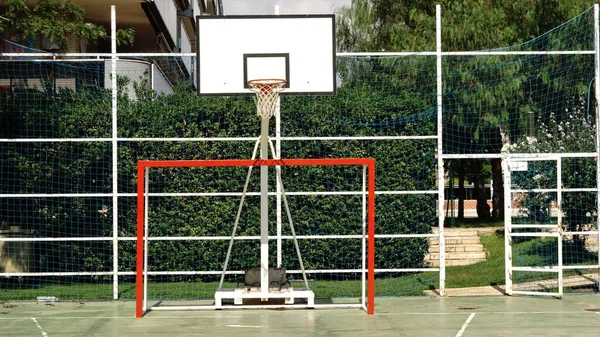 Tablero Baloncesto Portería Fútbol Parque Urbano —  Fotos de Stock
