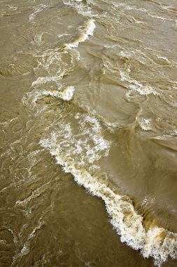 Sel yağmur birkaç gün sonra nehirde