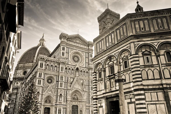 Fasádní a kupole Florencie dóm — Stock fotografie
