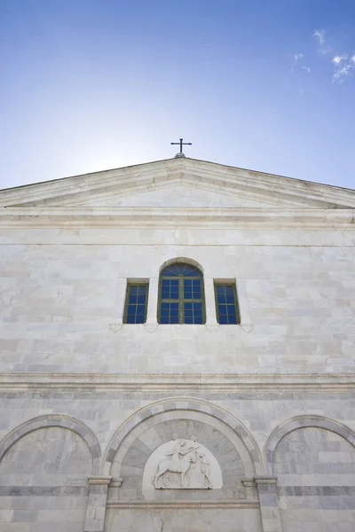 Románský kostel San Martino v Toskánsku (Itálie - Pisa) — Stock fotografie