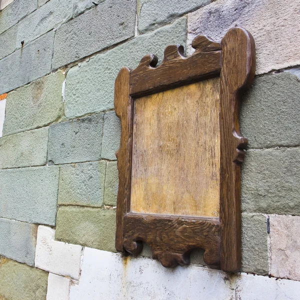 Bir Ortaçağ taş duvara eski ahşap çerçeve — Stok fotoğraf