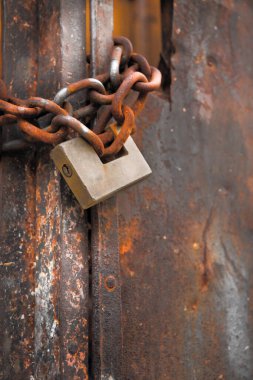 Paslı zincirli asma kilit