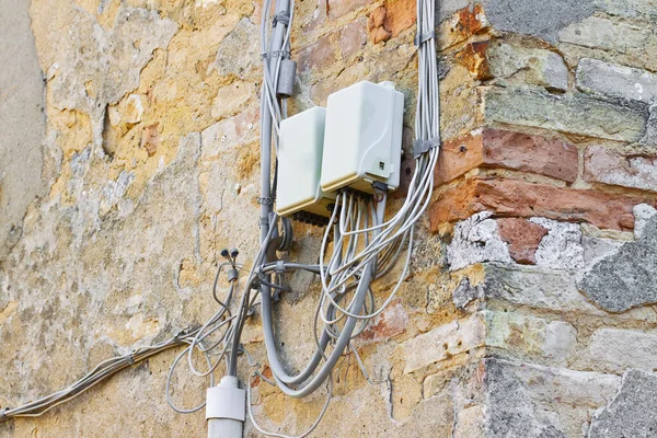 Cables Telefónicos Montados Aproximadamente Con Caja Conexiones Plástico Contra Una —  Fotos de Stock