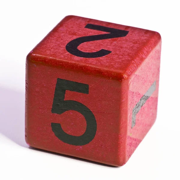 Nummer Twee Vijf Geschreven Een Rood Houten Gren Cube Van — Stockfoto