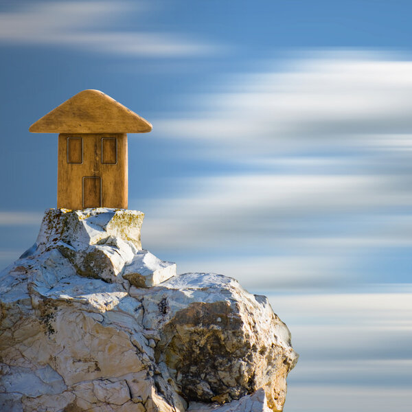 Хочет быть один
