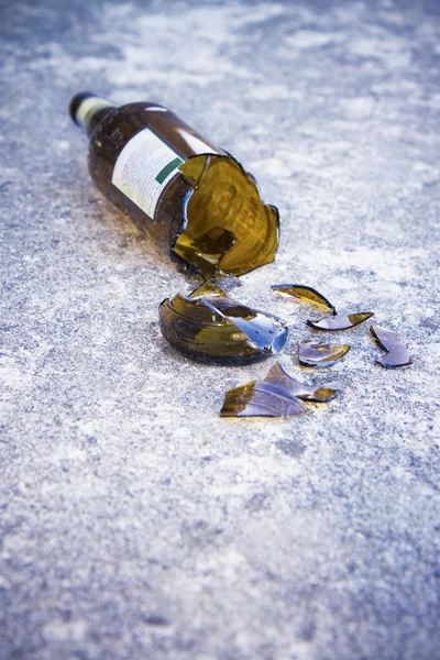 Shattered brown beer bottle: alcoholism concept — Stock Photo, Image