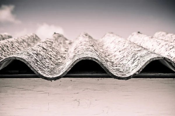 Detalhe de um telhado de amianto — Fotografia de Stock