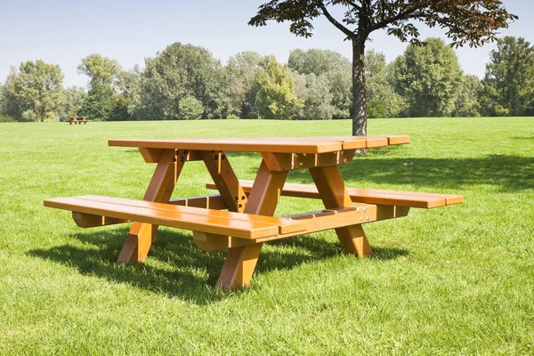 Picknicktafel — Stockfoto