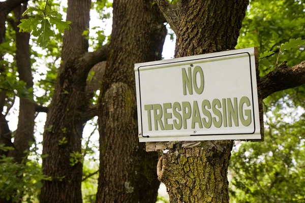 No Trespassing Sign indicating in the countryside - concept imag — Stock Photo, Image