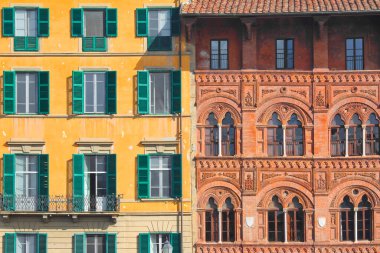 GREEN SHUTTERS VE BALKONYA İTALYA YASAK BAKANI - Eski İtalyan geleneksel mimari detayı