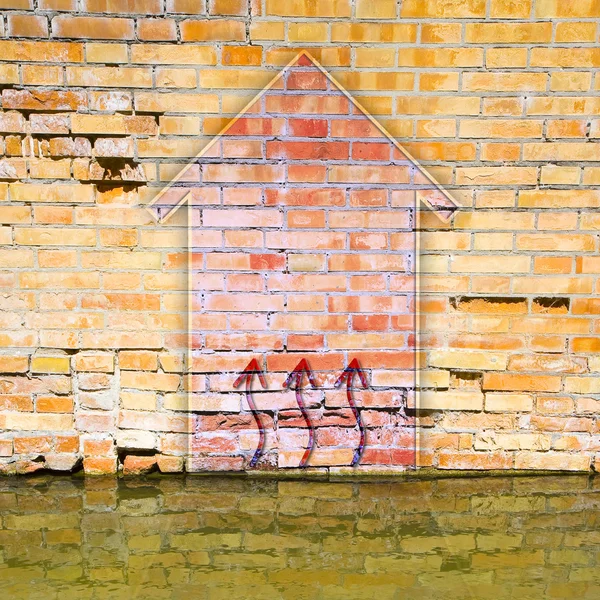 Yükselen nemi tarafından zarar tuğla duvar