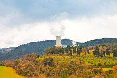 Toskana tepeleri jeotermal enerji santrali (İtalya)
