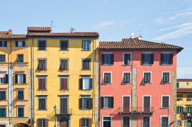 GREEN SHUTTERS VE BALKONYA İTALYA YASAK BAKANI - Eski İtalyan geleneksel mimari detayı