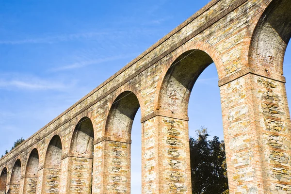 Римські акведук італійського міста Лукка — стокове фото