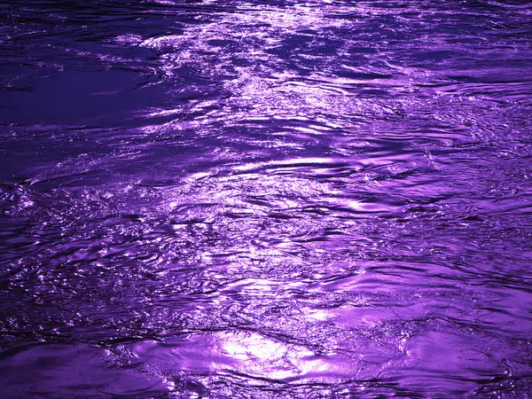 抽象背景与紫罗兰色流动的水 — 图库照片