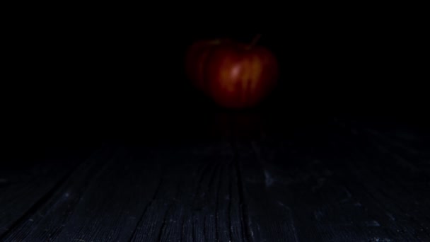 Animation Stop Motion Trois Pommes Rouges Apparaissent Sur Table Bois — Video