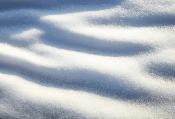 Detailní Makro Fotografie Textury Jiskřícího Čerstvého Bílého Sněhu Světle Modrým Stock Obrázky