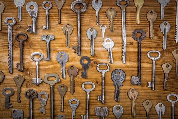 Many Assorted Old Multi Colored Metal Antique Vintage Keys Different — Stock Photo, Image