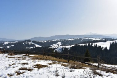 Dağlarda kış akşamı