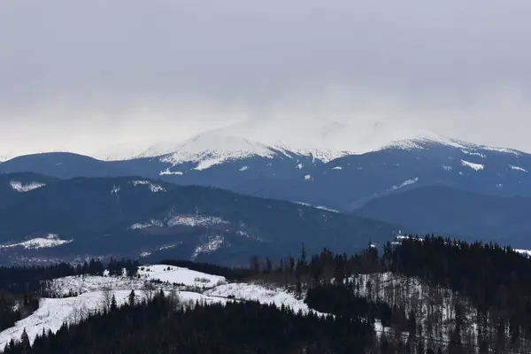 Montañas Cubiertas Nieve Día Nublado — Foto de Stock